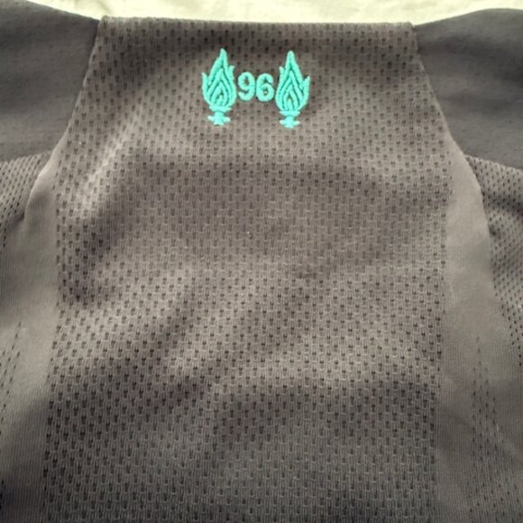 Liverpool 2019/20 Women’s Third Jersey by New Balance – Bob Paisley Edition-NWT - Picture 7 of 8